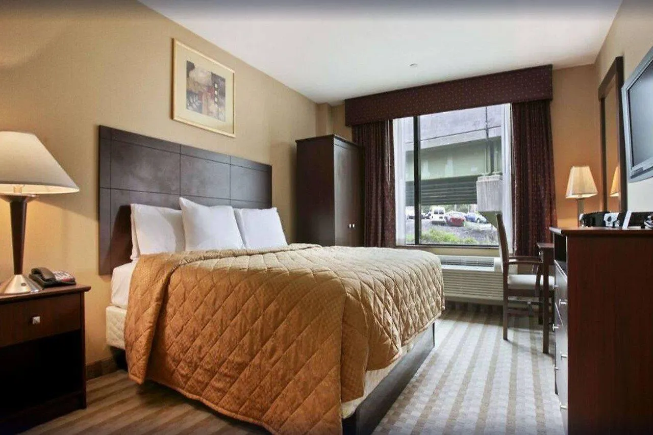 Days Inn Bronx New York Hotel